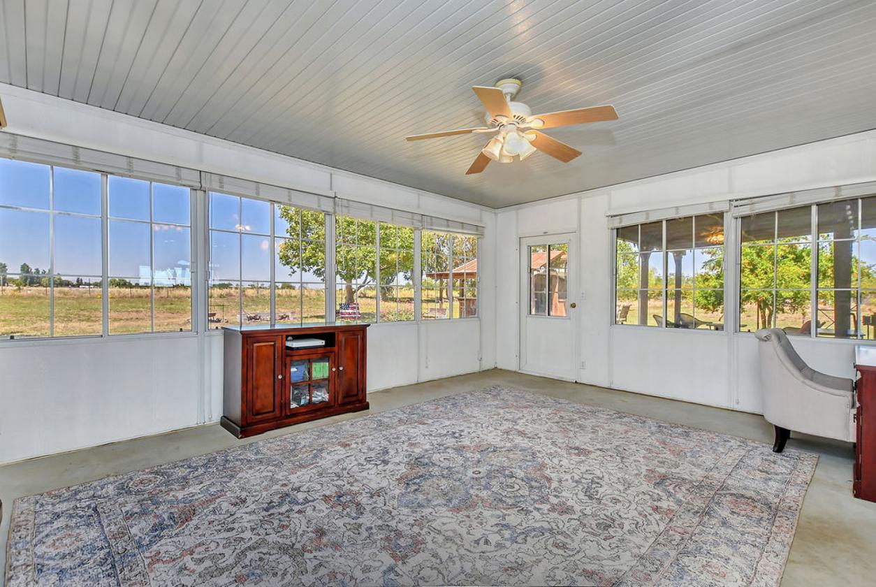 Premier Roping Property | Lighted Arena & Chute - photo 26