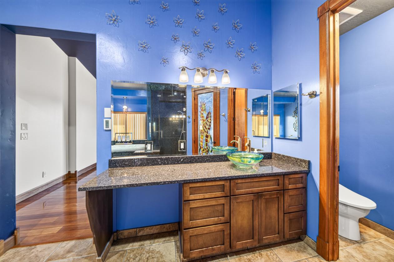 Masterfully crafted equestrian estate for sale. - photo 11