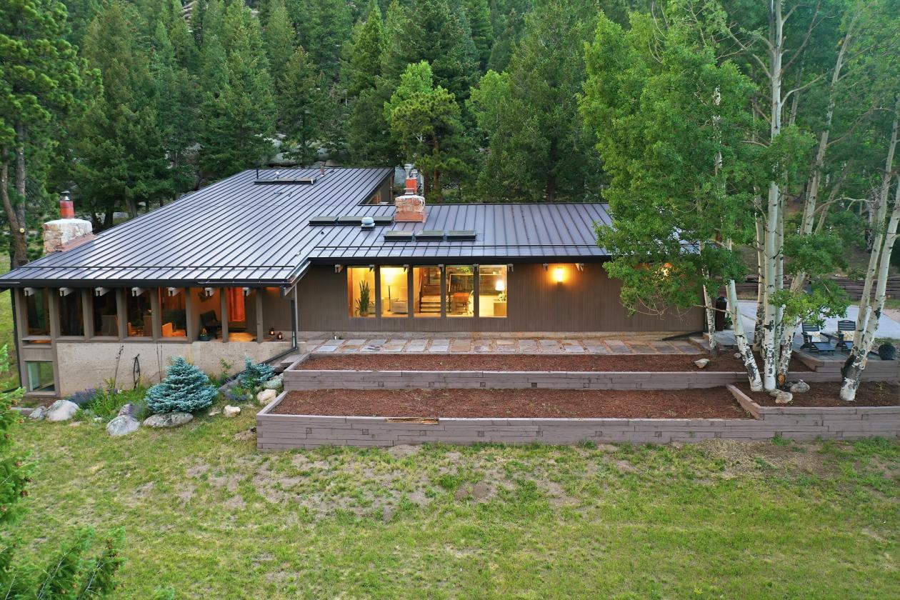 MCM Architecture & Mountain Views! - photo 24