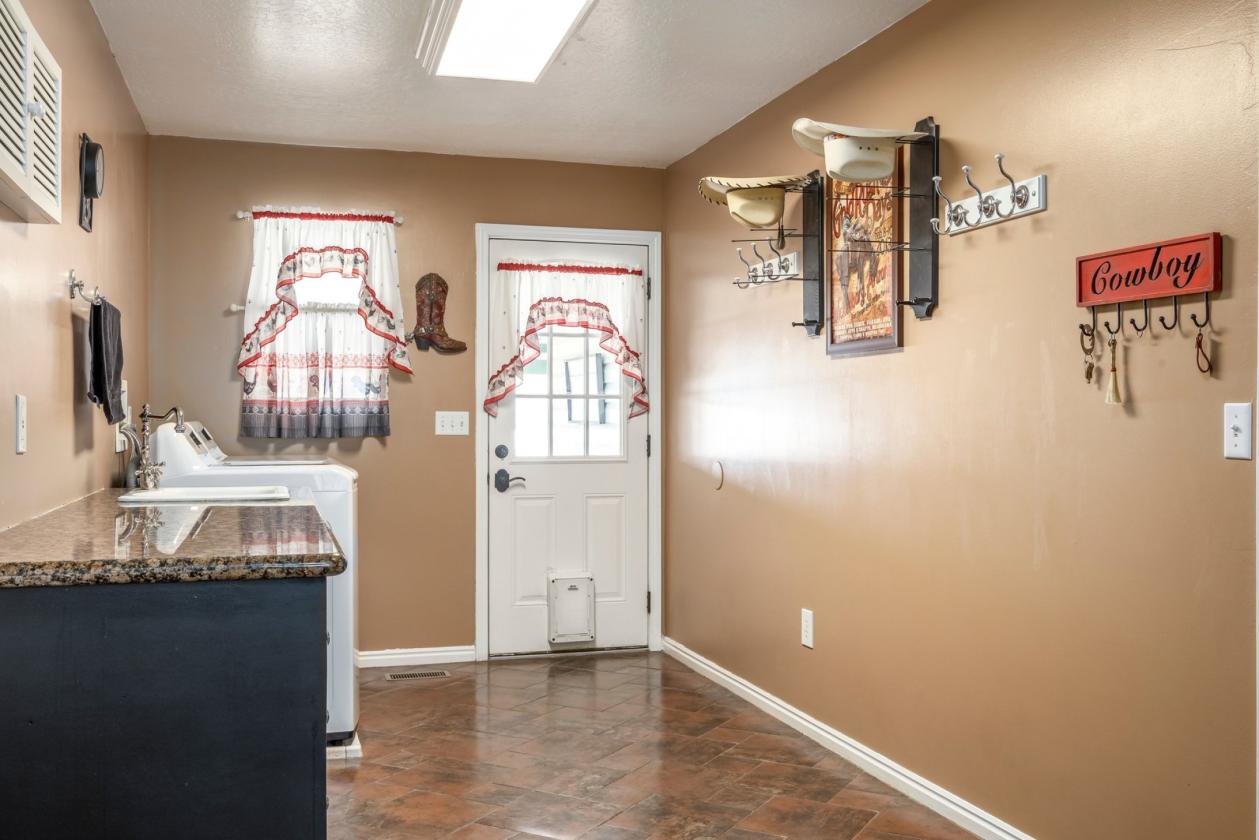 Private Horse Property in the Heart of Draper - photo 19