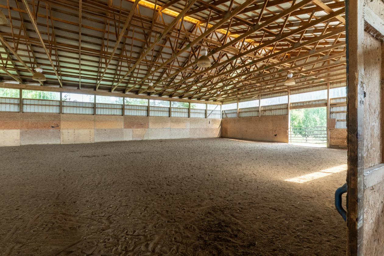 60x12 indoor riding arena,11 Stalls,10 acres,4 bed - photo 3