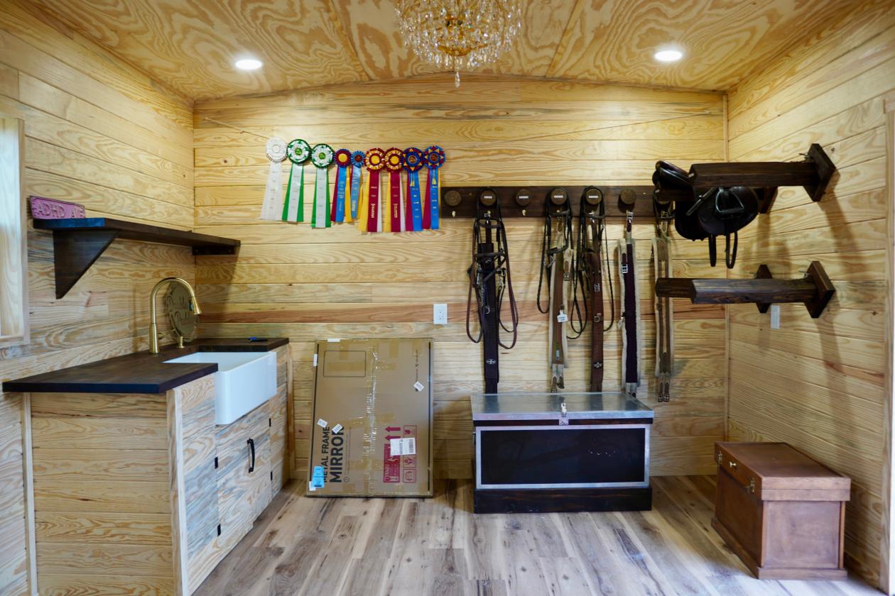 A picture-perfect equestrian estate - photo 23