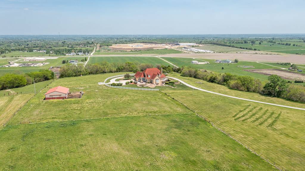 Exquisite Custom Ranch on 81.7 Acres - photo 10