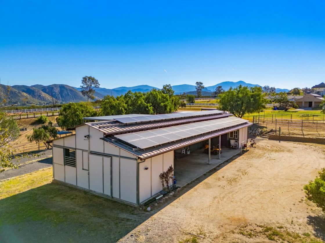 Move-In Ready Boutique Horse Property - photo 14