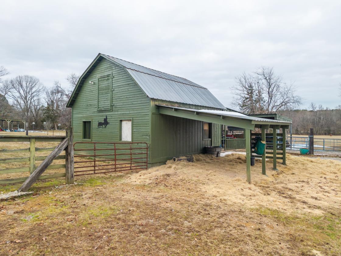 Horse Property with Gorgeous views - photo 1