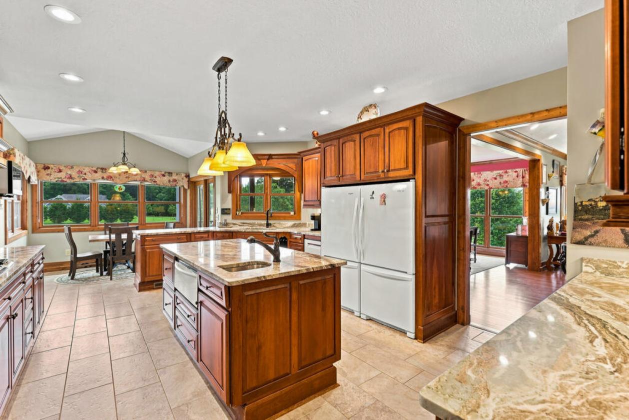 Mountain Equestrian Estate on 7.84 Acres - photo 15