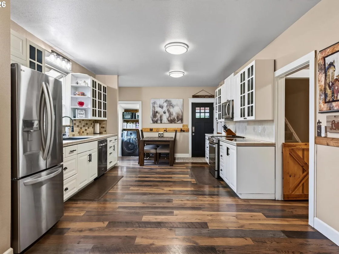 Luxury Equestrian Estate with 35 Stalls! - photo 14