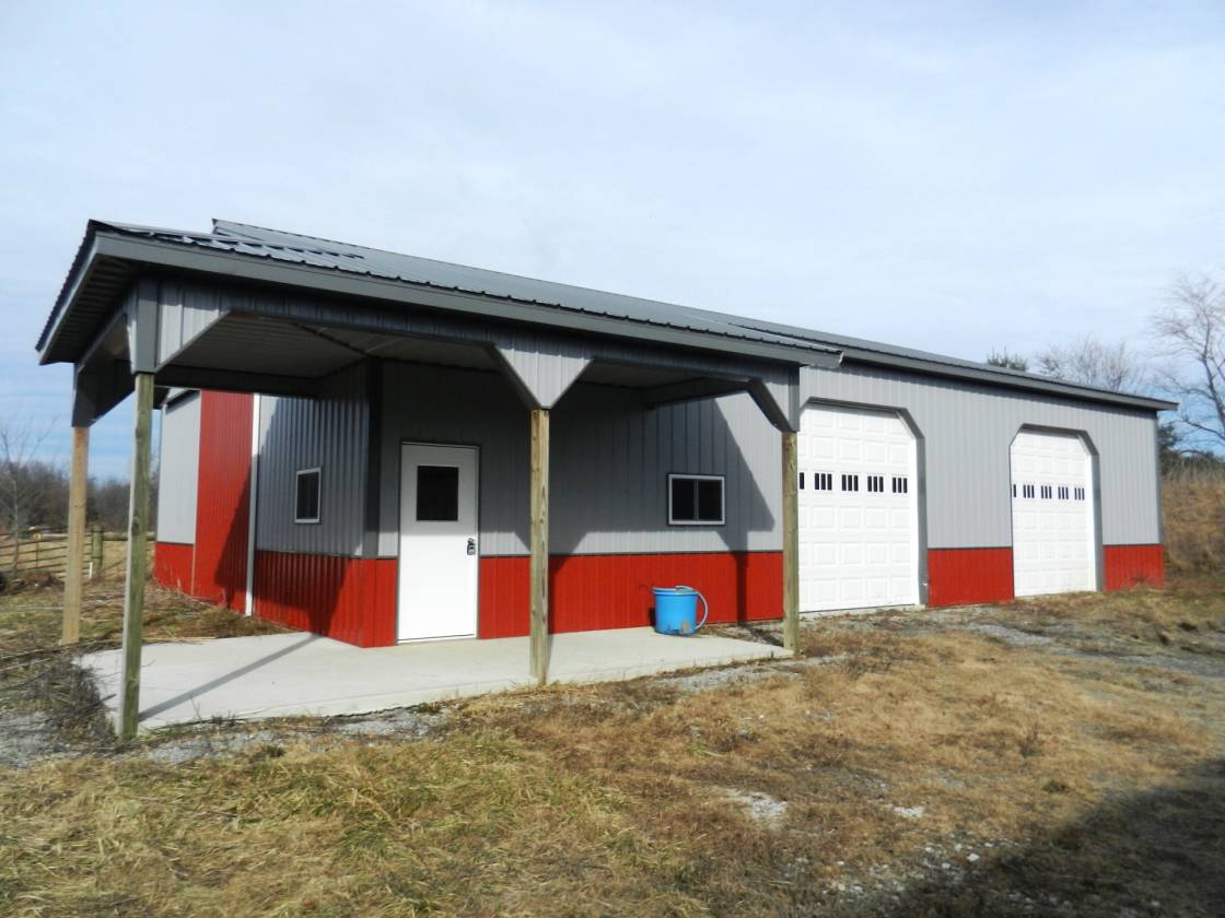 HORSE BARN WITH INDOOR ARENA & LIVING QUARTERS TO SELL... Bainbridge