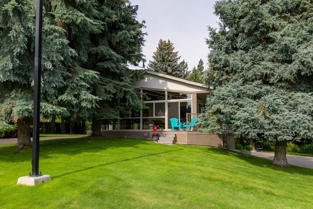 South East Kelowna acreage gem! Bring the horses! Kelowna, Central