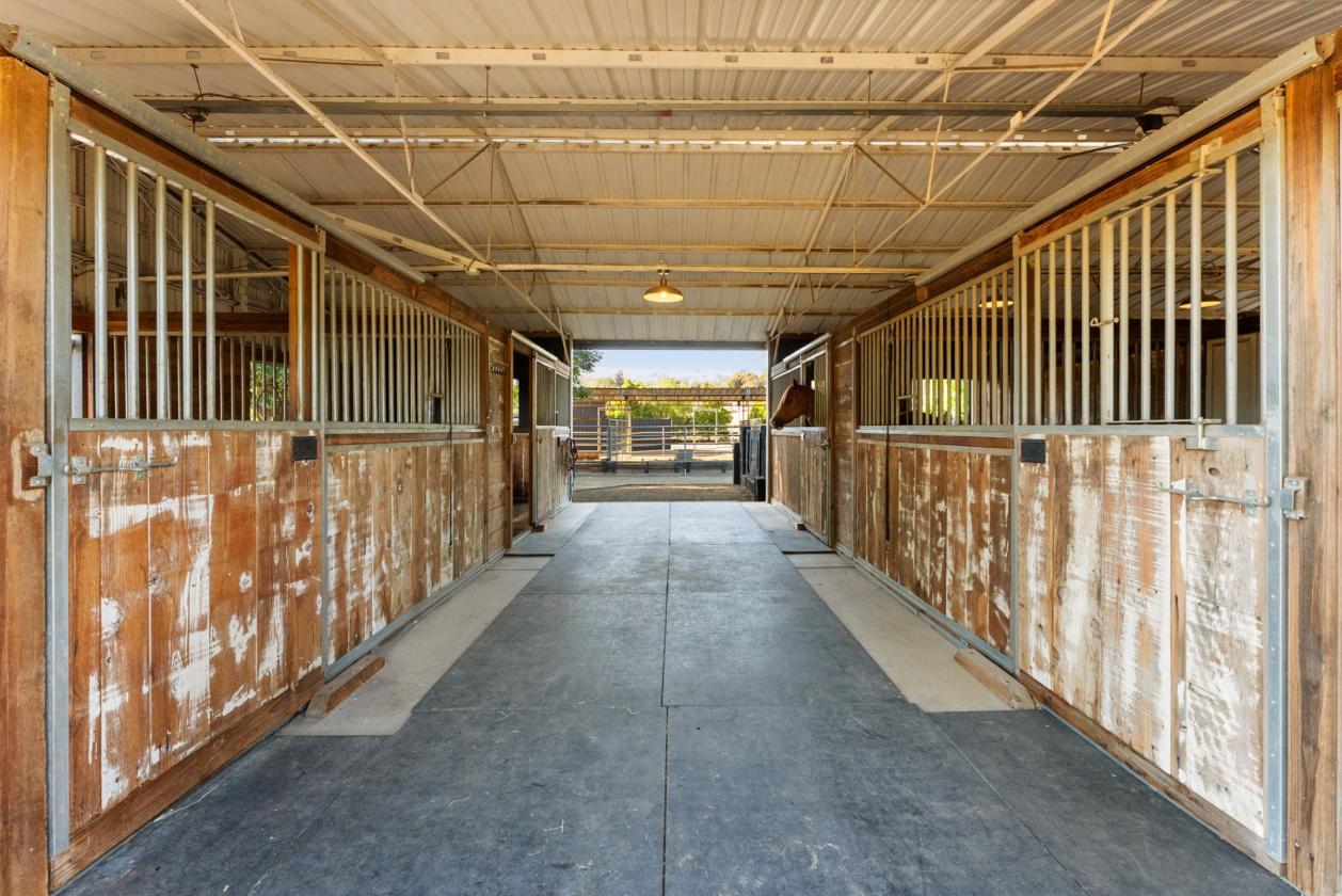 Beautiful 8.02-acre equestrian property - photo 22