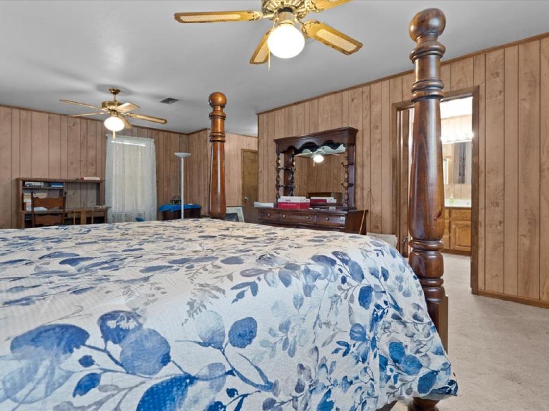 Horse property with breathtaking views - photo 15