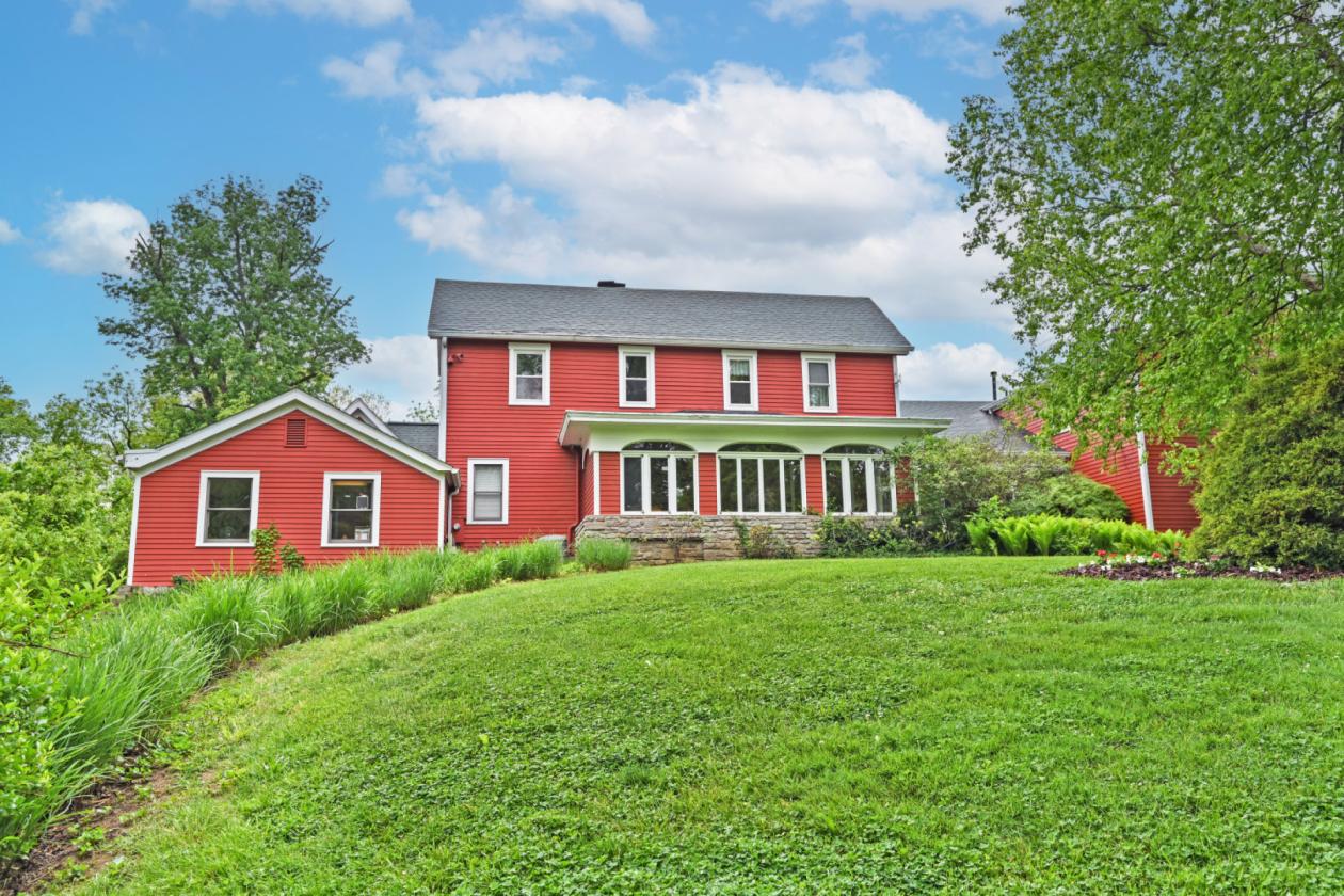 Luxury Equestrian Horse Ranch w/ 6-stall barn! - photo 1