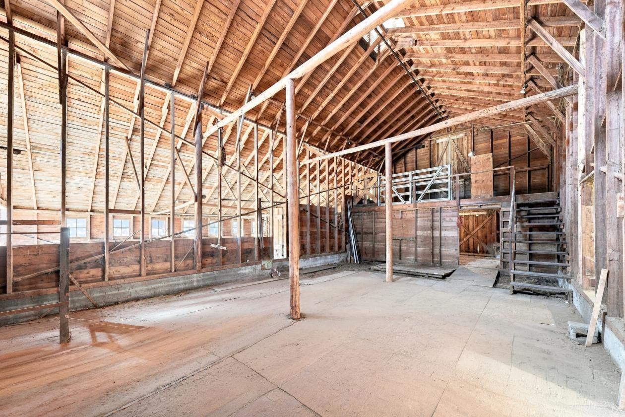 A RARE OFFERING - Incredible Estate - photo 26