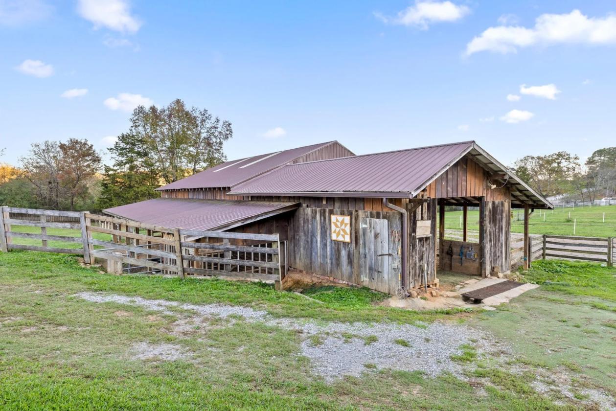 BEAUTIFUL HORSE FARMS WITH VIEWS - photo 6
