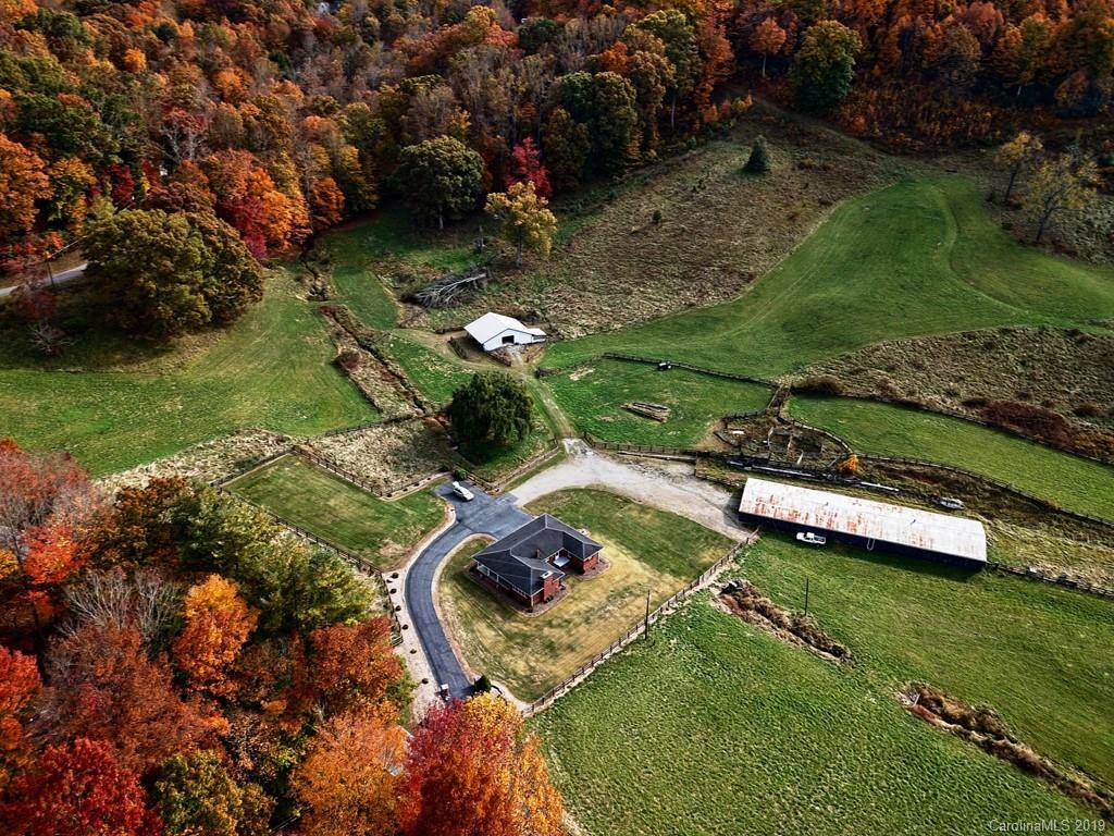 Unbelievable Mountain Views from this Horse Farm Waynesville, Haywood