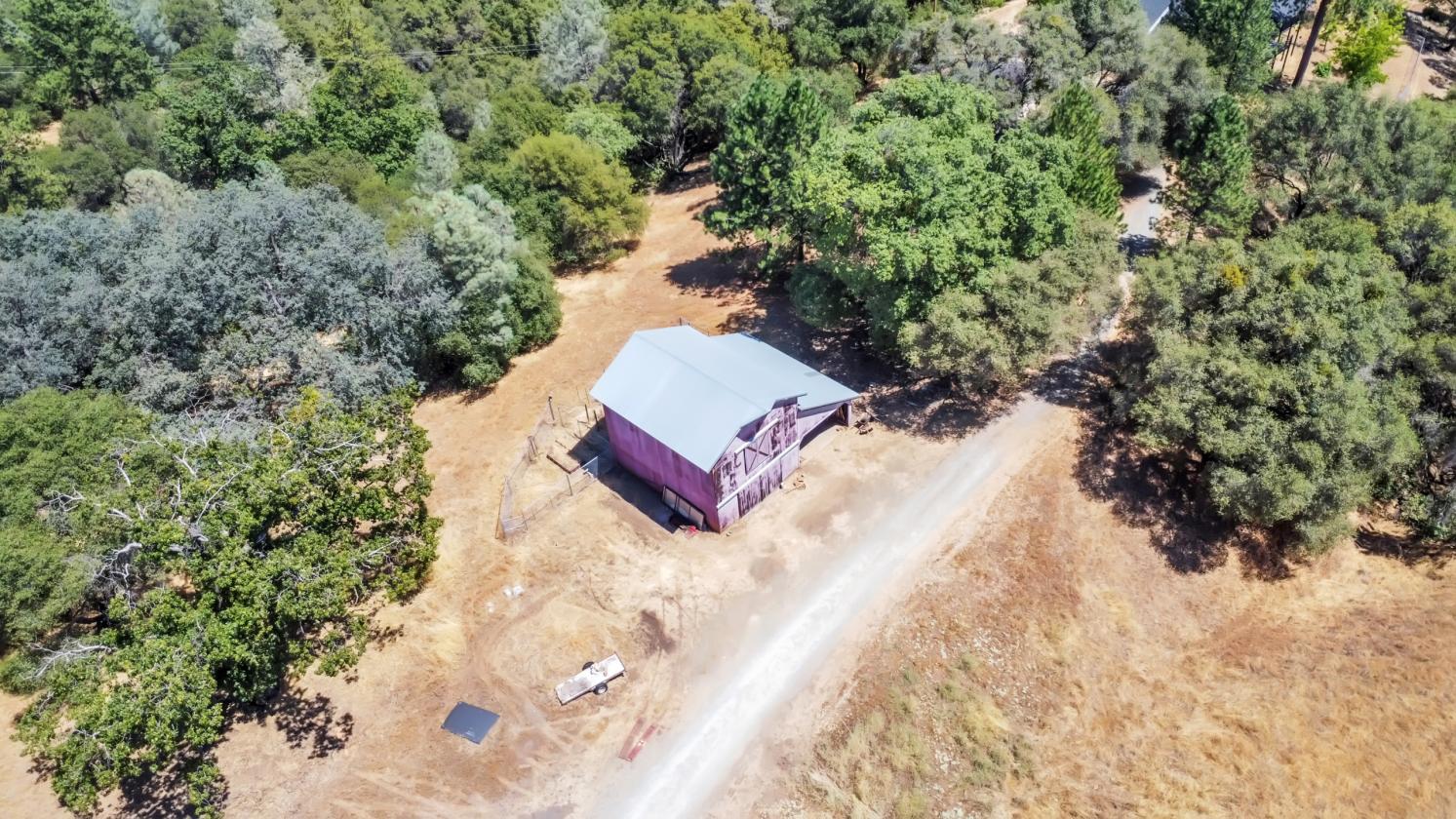 Custom home on nearly 15 acres of private land - photo 5