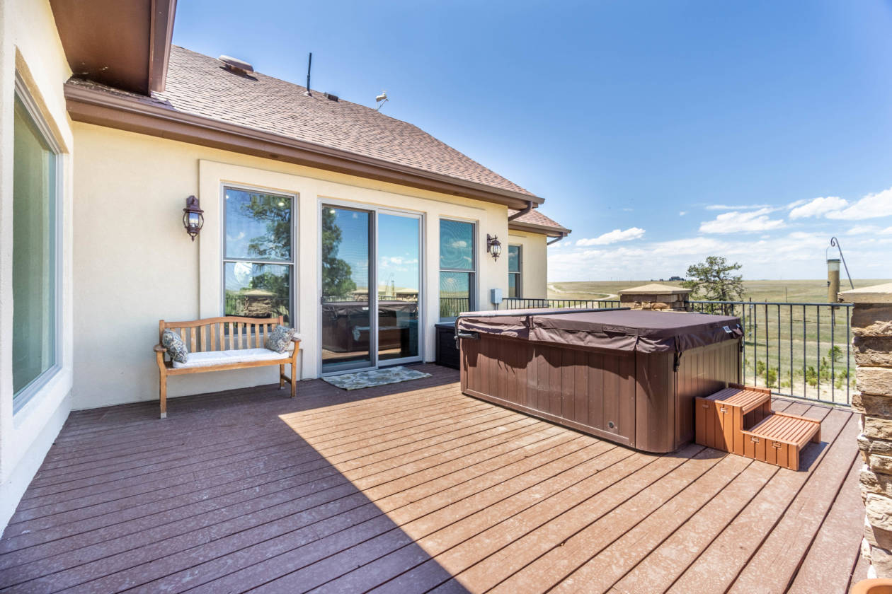 70 Acre w/ Incredible Horse Barn, YearRound Pond Ramah, Elbert