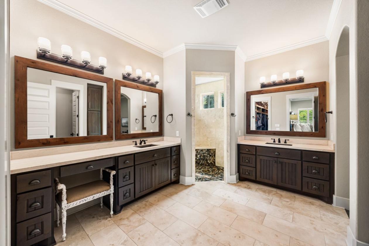 13.6 Acres of Luxury in the Gated Community - photo 11