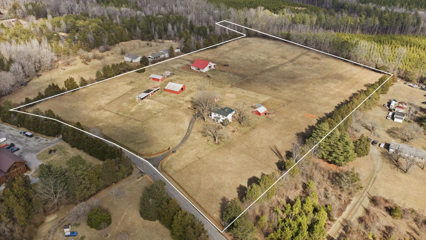 Sunny Side Up Farm | 9-Stall Equestrian Estate - photo 2