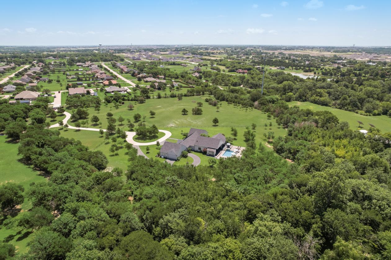 PRIVATE GATED MODERN ARCHITECTURAL ESTATE - photo 1