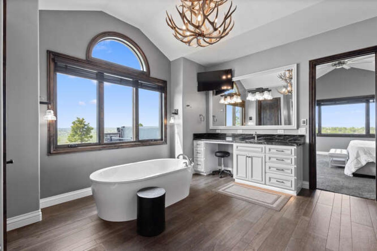 Luxury Horse Property With Amazing Views - photo 15