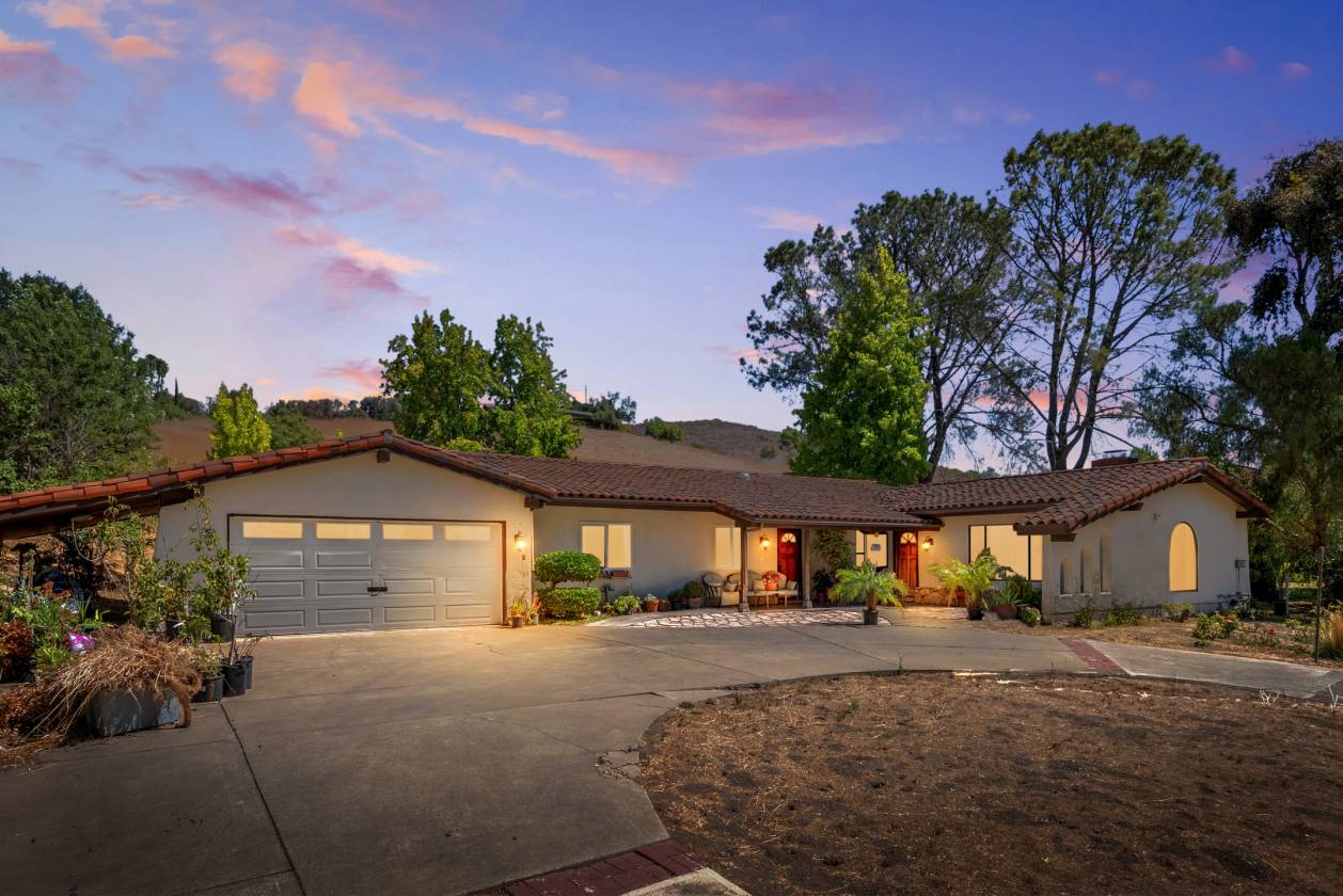 Horse Property for sale.