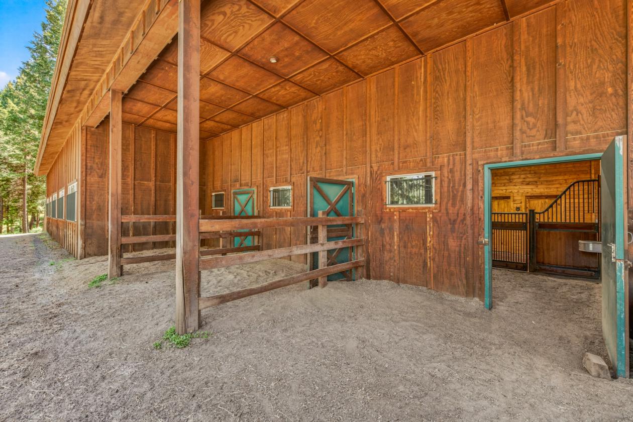 Luxury 25-acre Horse Property - photo 20