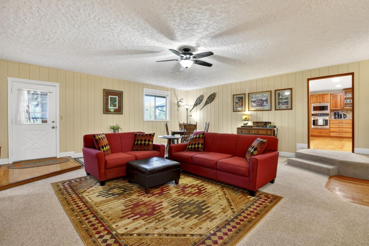 Huge Arena, Ample Pasture & Spacious Home - photo 21