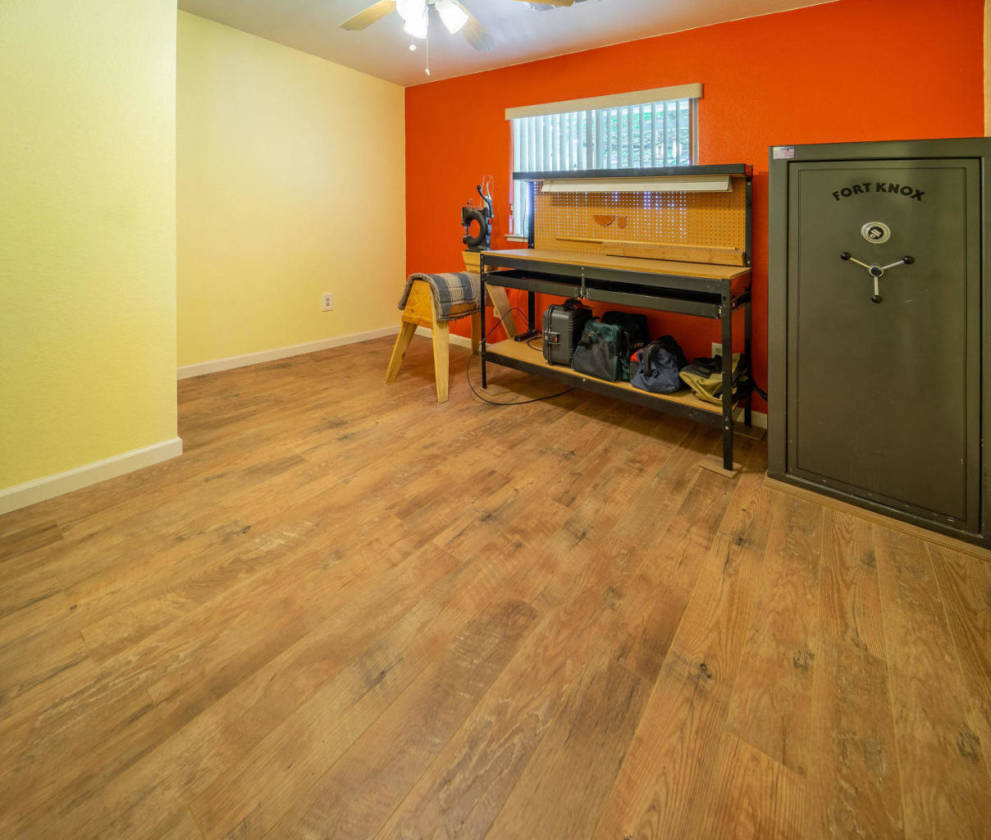 Equestrian property featuring 20 beautiful arces, 2 seperate homes