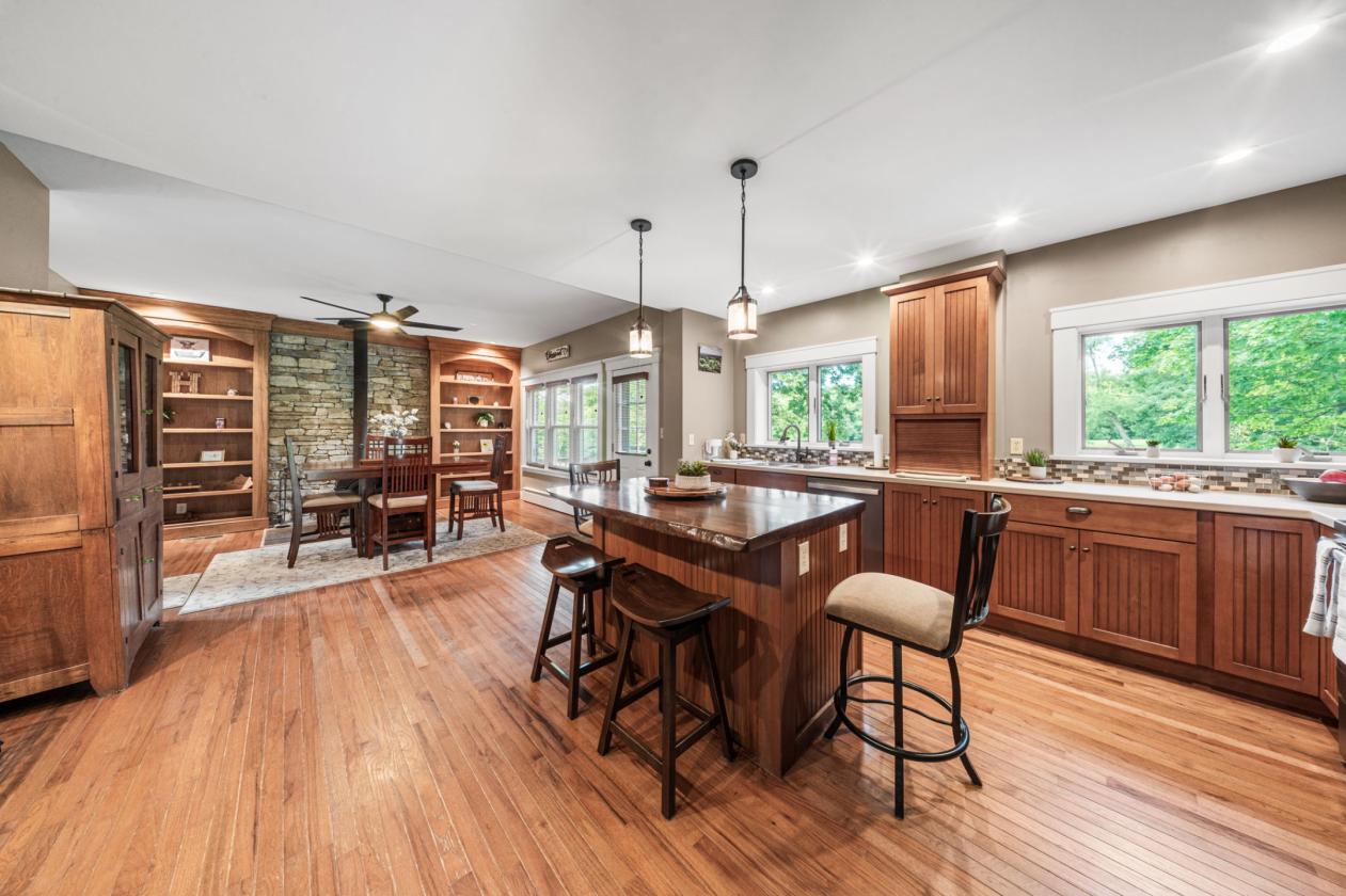 Country Estate on 16+ Acres with Pond! - photo 16