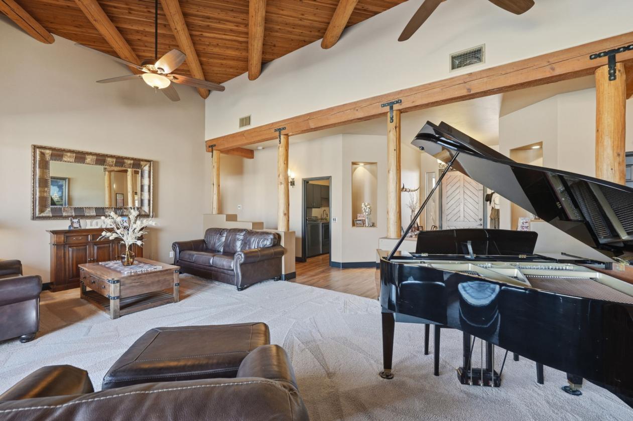 Desert Hills Luxury horse property on over an acre - photo 9