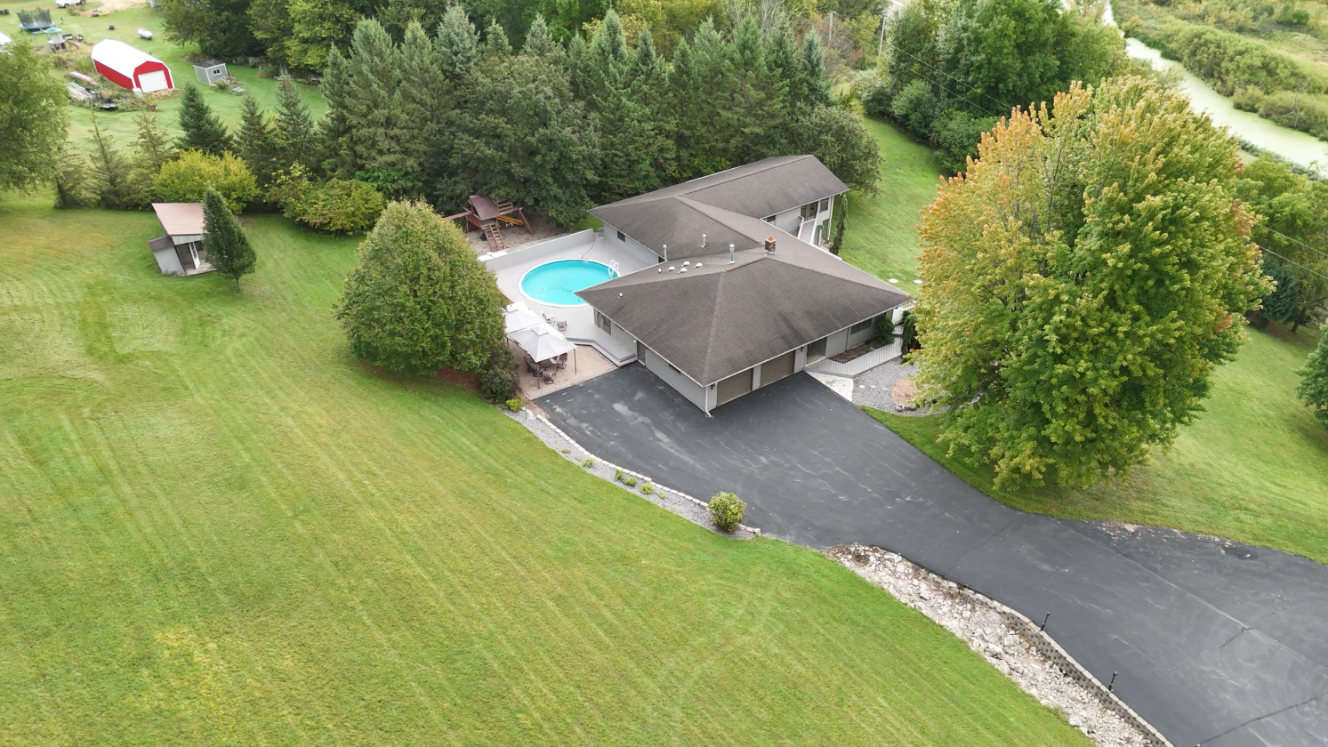 Executive estate on 9.5 wooded acres - photo 19