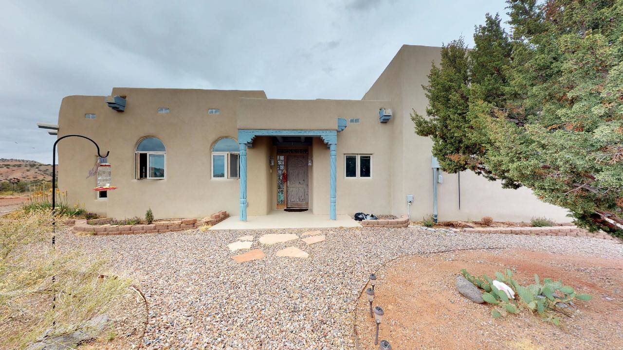 Beautiful Horse property surrounded by Abiquiu Landscapes Abiquiu