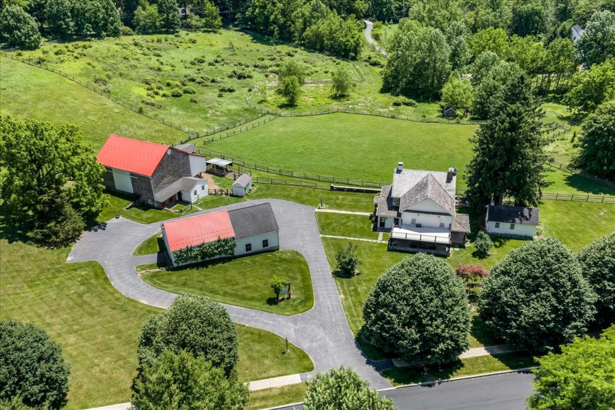 Luxury Three Kings Farm with vineyard potental! - photo 28