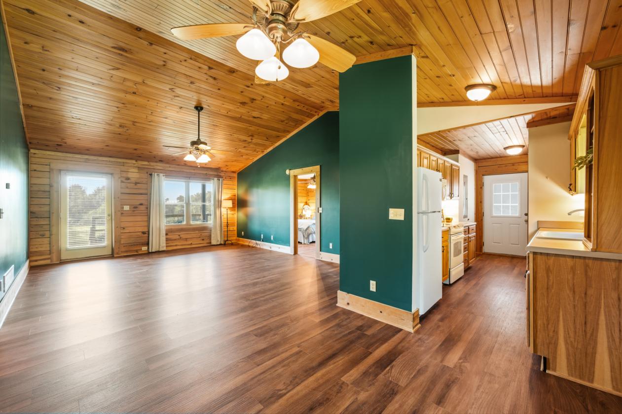 Log cabin nestled on 8.2 picturesque acres - photo 14