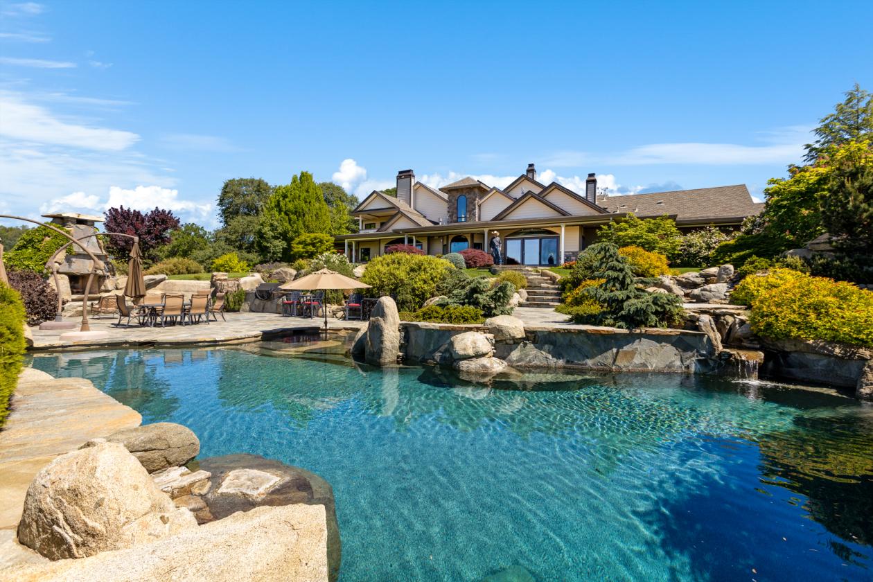 Luxury Equestrian Ranch w/16 stalls +covered arena - photo 15