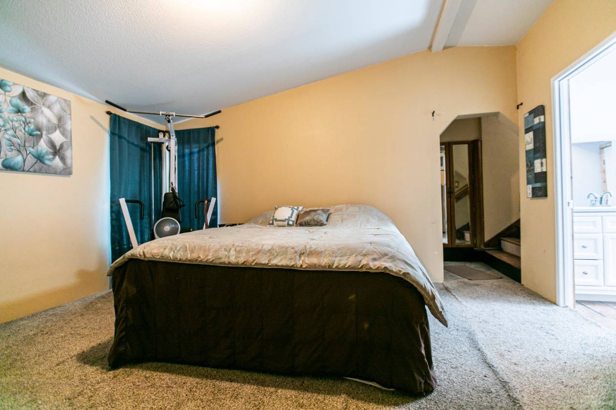 Prime horse property in prime location bordering public land, endless