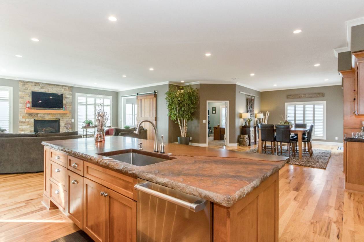 Horse farm for sale Solon, Johnson County, Iowa horse property