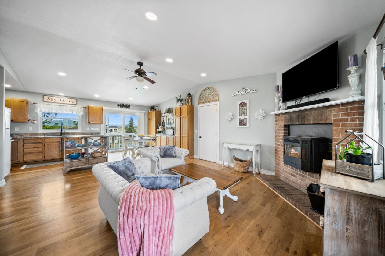 Pikes Peak Views & Horse-Ready Living - photo 2