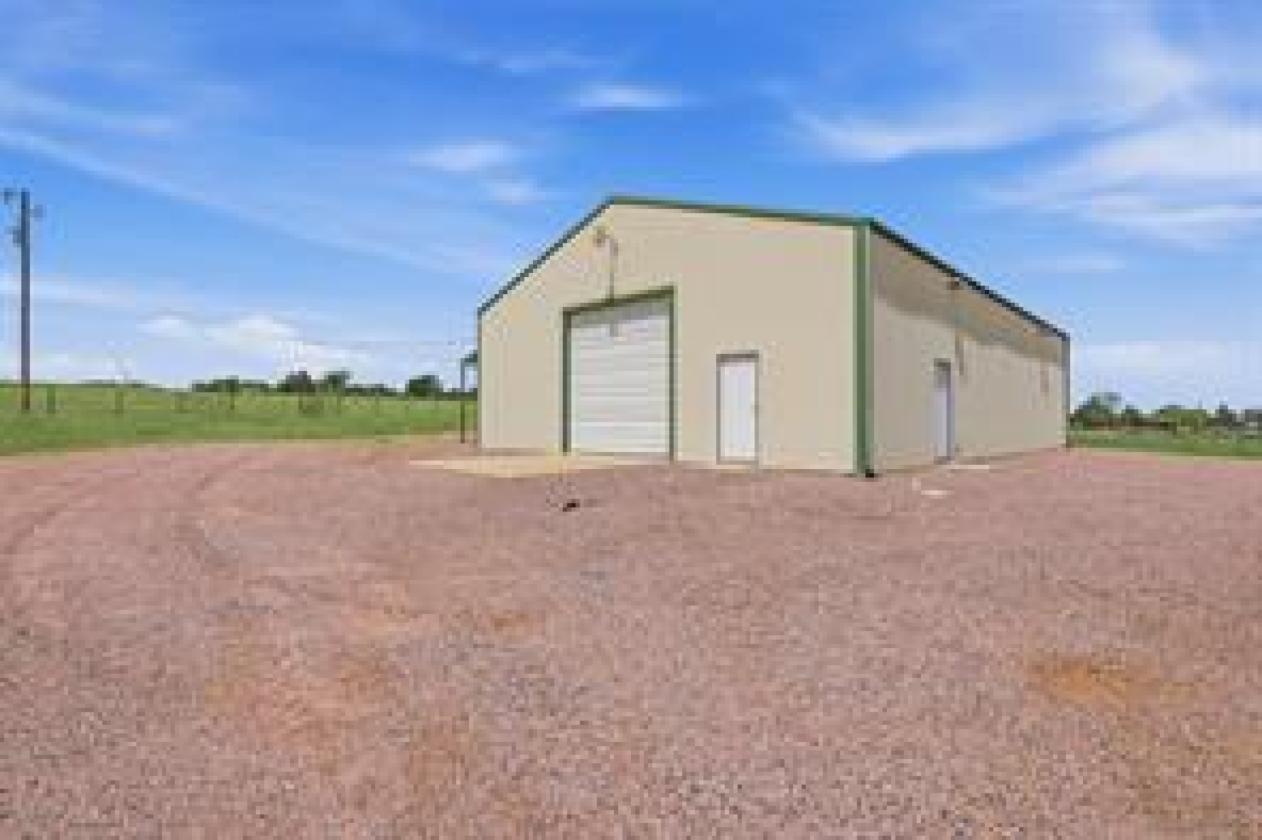 Exceptional Turn Key Equestrian Facility - photo 22