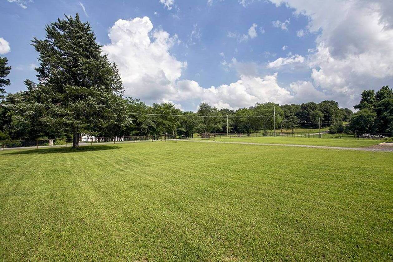 Turnkey Horse Farm on 5 acres with barn - photo 27