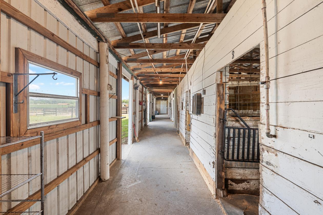 10 Acre Horse Facility/Harness Racing Community - photo 19