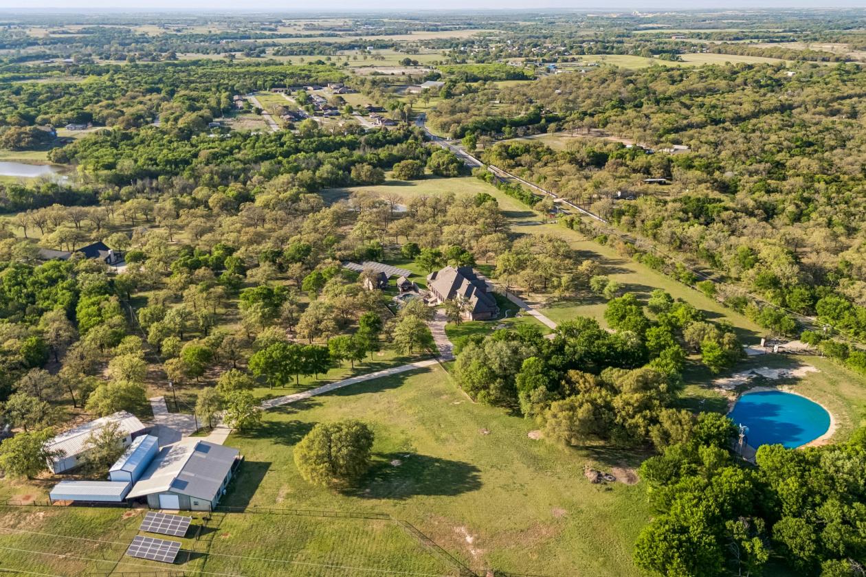 Luxury Living and Equestrian Infrastructure - photo 1