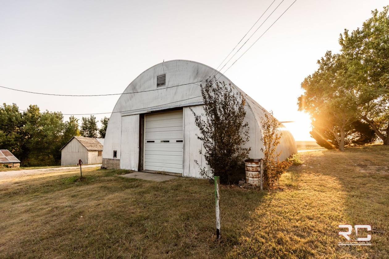 Country Home on 25 acres in Russell County, KS - photo 17