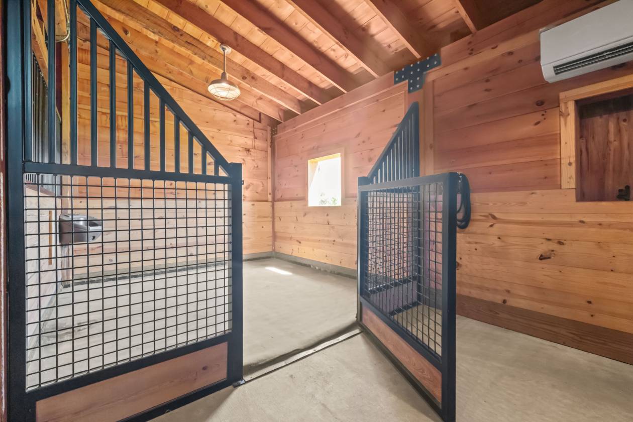 Lovely, turn key equestrian property with 2 arenas - photo 18