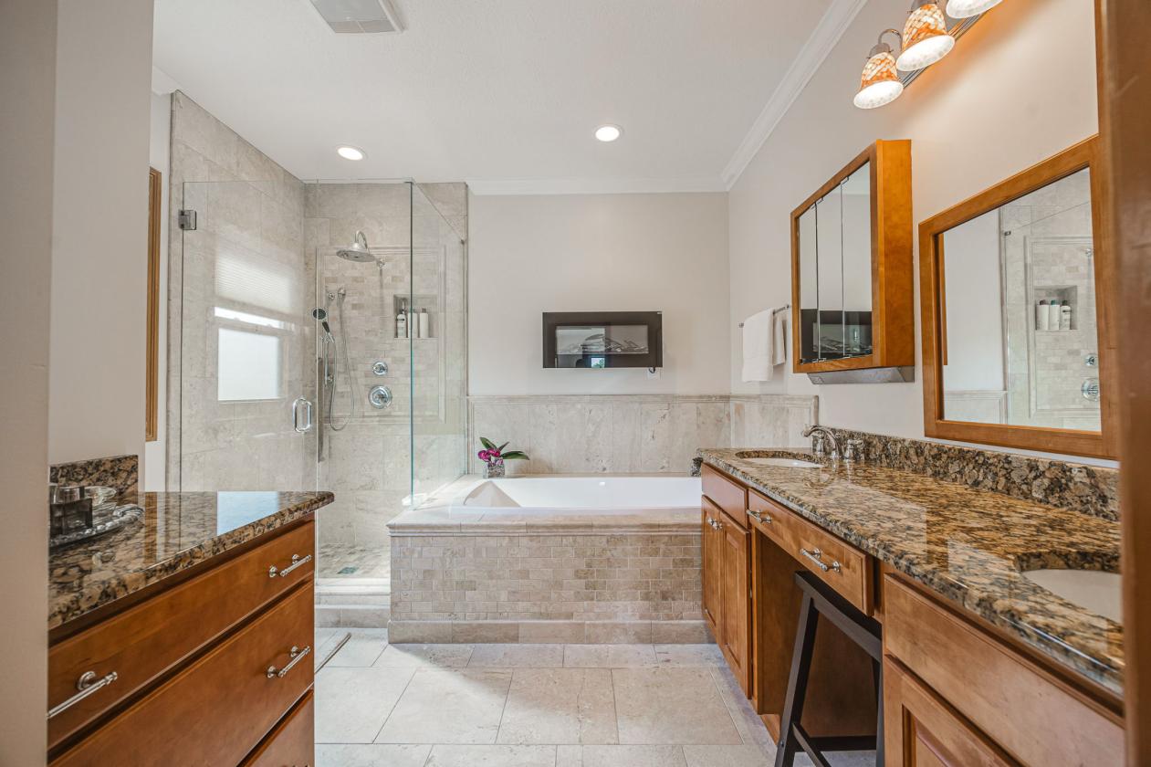 Exceptional equestrian estate on 18+ acres! - photo 10