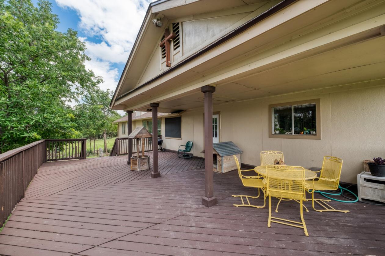 Picturesque mini farm, 8+ acres, pond ++ - photo 19