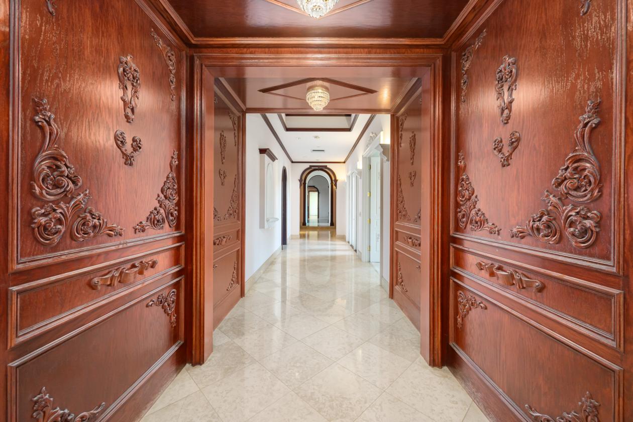 Beautiful equestrian compound on 9.29 acres - photo 13