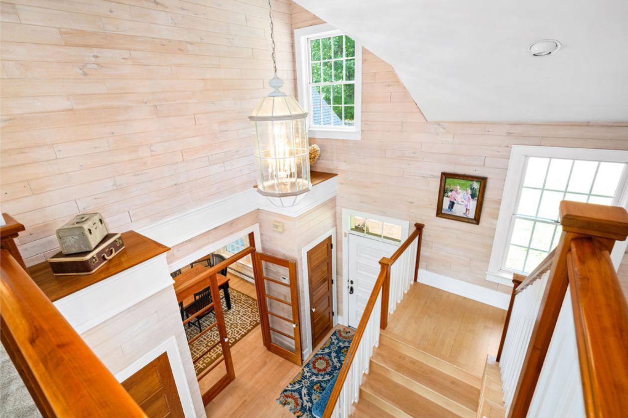 Turnkey Country Estate with Barns, Pasture & Eques - photo 16