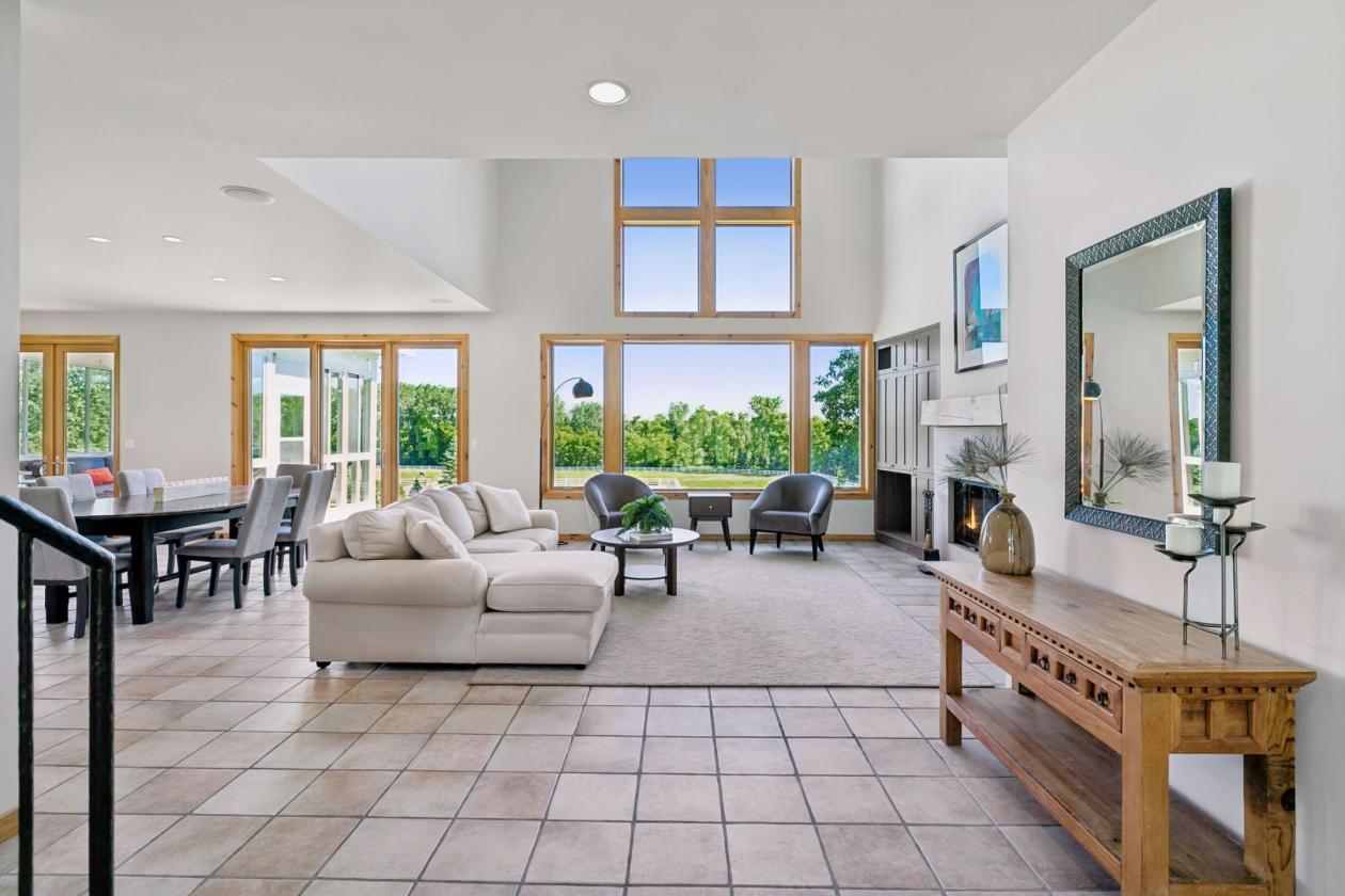 Stunning 5.73 Acre - Equestrian Friendly - Updated - photo 7